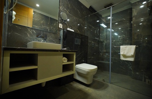 Aligarh Hotel | Comfortable Stays at Clarks Inn Aligarh with Family Amenities