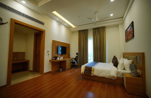 Aligarh Hotel | Comfortable Stays at Clarks Inn Aligarh with Family Amenities