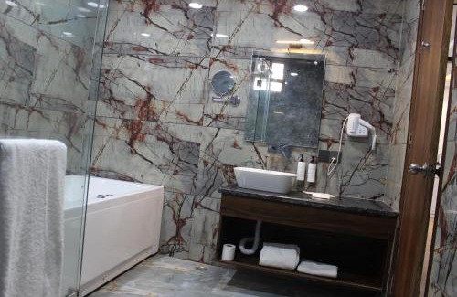 Dhanauli Hotel | Clarks inn Bichpuri Agra