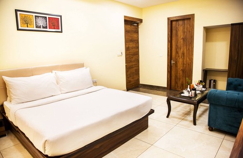 Palia Hotel | Explore Clarks Inn Dudhwa: Family-Friendly and Cozy Stay