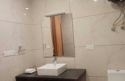 Palia Hotel | Explore Clarks Inn Dudhwa: Family-Friendly and Cozy Stay