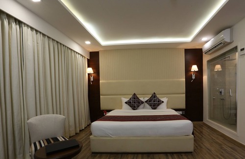 Gwalior Hotel | Discover Clarks INN Suite Gwalior: 4-Star Family Retreat