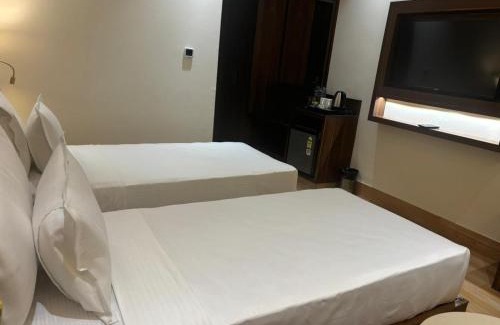 Taj Ganj Hotel | Clarks Inn Suites Agra Near Tajmahal