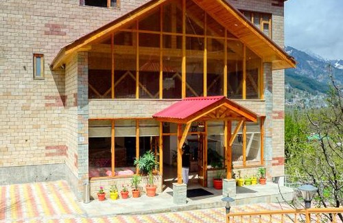 Jagatsukh Hotel | Explore Clarks Inn Suites, Manali: Family-Friendly Retreat