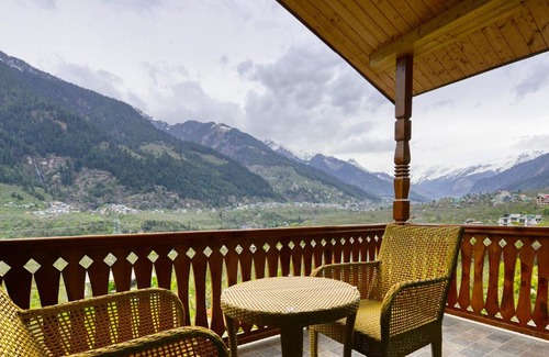 Jagatsukh Hotel | Explore Clarks Inn Suites, Manali: Family-Friendly Retreat
