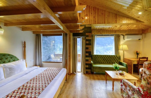 Jagatsukh Hotel | Explore Clarks Inn Suites, Manali: Family-Friendly Retreat