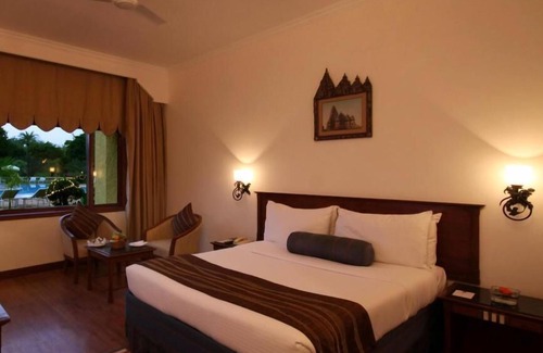 Khajuraho Hotel | Discover Clarks Khajuraho: 4-Star Retreat with Pool & Spa