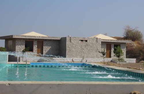 Bali Hotel | Elegant Clarks Safari Jawai with Oceanfront Pool & Dining