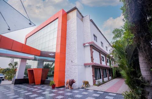 Matar Hotel | Relax at Clarks Safari Kheda, Ahmedabad - Pool & Dining