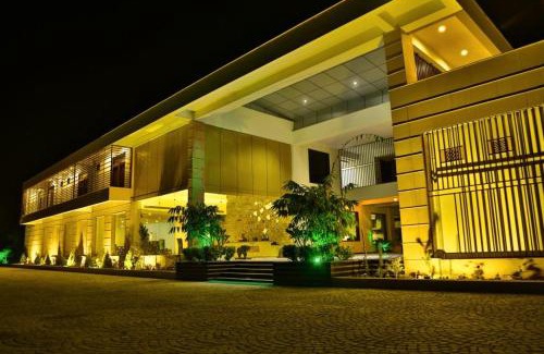 Sawai Madhopur Resort | Escape to Clarks Safari Ranthambore: Pool & Spa Retreat