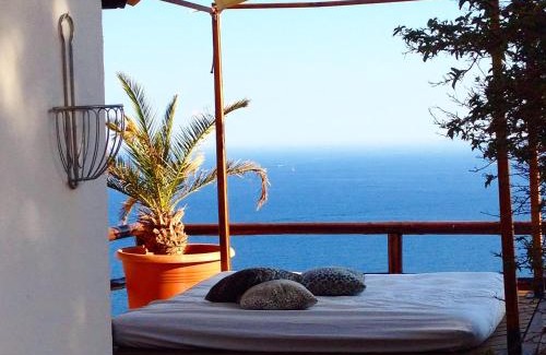Faro Bed & Breakfast | Relaxing Oceanfront Stay at Claro De Lua Circeo B&B