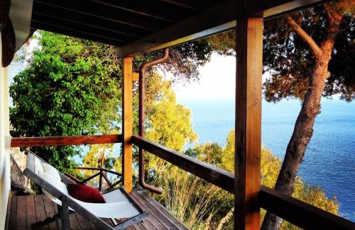 Faro Bed & Breakfast | Relaxing Oceanfront Stay at Claro De Lua Circeo B&B