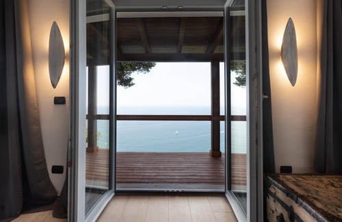 Faro Villa | Seaside Serenity at Claro de Lua Villa with Scenic Views
