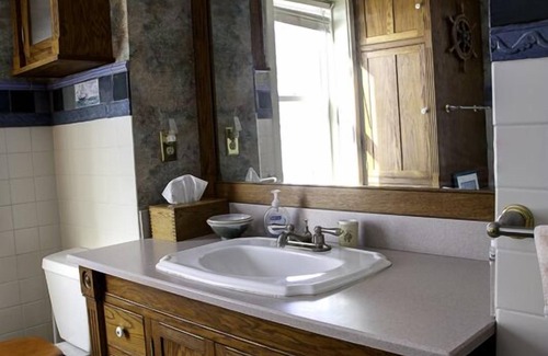 Jefferson Bed & Breakfast | Guest Rated 9.8: Clary Lake Bed and Breakfast Retreat