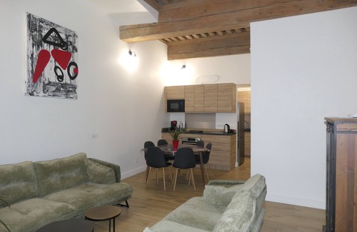 Terreaux - Bat d'argent Apartment | Explore Presqu'ile Saint Nizier in the Heart of Lyon