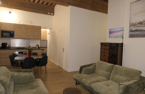 Terreaux - Bat d'argent Apartment | Explore Presqu'ile Saint Nizier in the Heart of Lyon