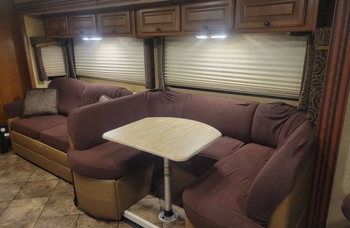 Ocoee House | Explore Our Class A Motorhome: Pet & Child Friendly Stay