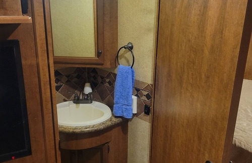 Ocoee House | Explore Our Class A Motorhome: Pet & Child Friendly Stay