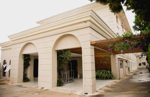 Guaxupe Hotel | Discover Class Hotel Guaxupé: Pet-Friendly with Pool & Ocean View