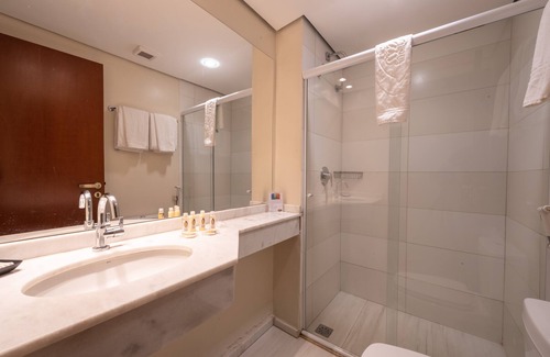 Guaxupe Hotel | Relax at Class Hotel Guaxupé: Pool, Spa & High Ratings