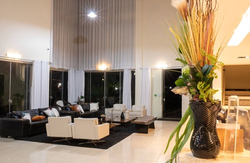 Passos Hotel | Relax at Class Hotel Passos Rio Grande with Pool & Breakfast