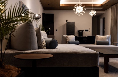 Miyakojima Villa | Indulge at CLASS THE FIRST - 4-Star, Top-Rated Retreat