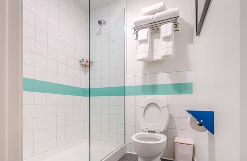Midtown Hotel | Eco-Friendly Classen Inn: Guest Rated 9.2 with Breakfast