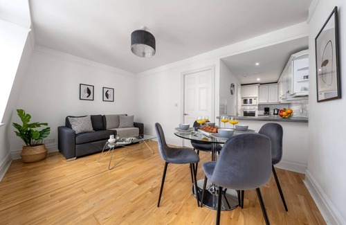 The City of London Apartment | Elegant 1 Bedroom in Central Holborn, London - Rated 10/10