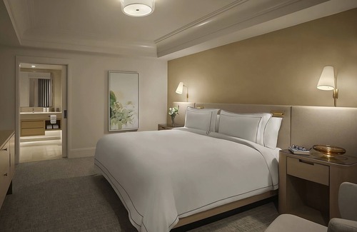 Boston Hotel | Cozy 1 Bedroom Suite at The Newbury Boston - Pet Friendly!