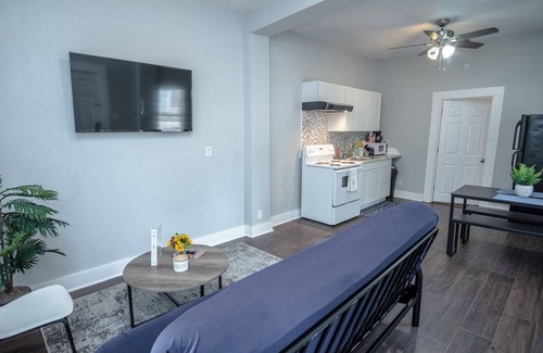 Five Points Apartment | Elegant 1BR Apartment with Spa and Breakfast Amenities