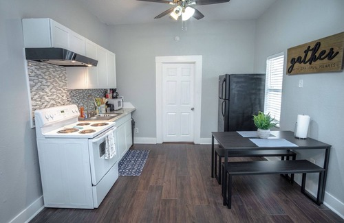 Five Points Apartment | Elegant 1BR Apartment with Spa and Breakfast Amenities