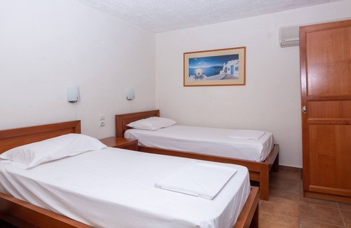 Piskopiano House | Classic 2 Bedroom Sea View Apartment, Kalimera Village
