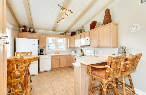 Galveston House | Beachside Retreat with Gulf Views and Outdoor Shower