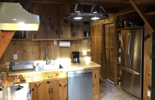 Tahoe Paradise Cabin | Classic A Frame with Spa, Breakfast & Child-Friendly Amenities