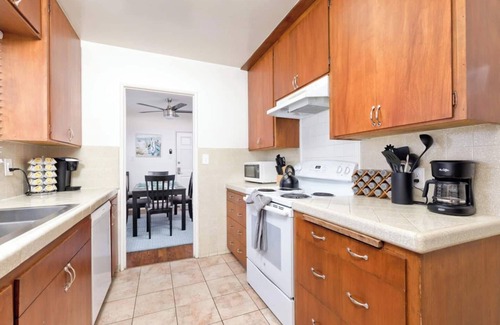 Central Mission Beach Cottage | Beach Cottage Retreat: Oceanfront Bliss & Family Friendly