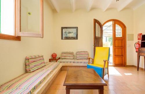 Campos House | Pet-Friendly Classic Cottage with Pool in Campos Majorca