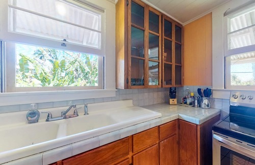 Papaikou House | Idyllic Mountain-View Retreat near Hilo with Oceanfront Spa