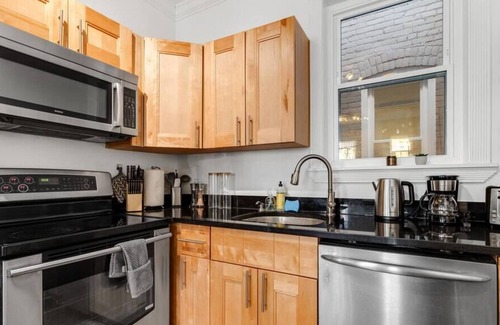 Truxton Circle House | Classic DC Rowhome, 2-Bedrooms / Close to METRO