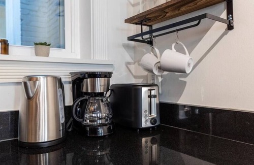 Truxton Circle House | Classic DC Rowhome, 2-Bedrooms / Close to METRO