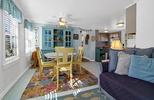 Edisto Island House | Classic Edisto Cottage with large screened in porch
