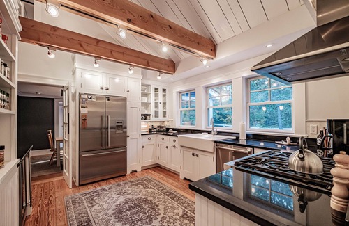 South Oxford House | Cozy Farmhouse Retreat near White Mountain National Forest