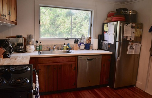 Seaview Cottage | Cozy Seaview Cottage Just Steps from the Beach