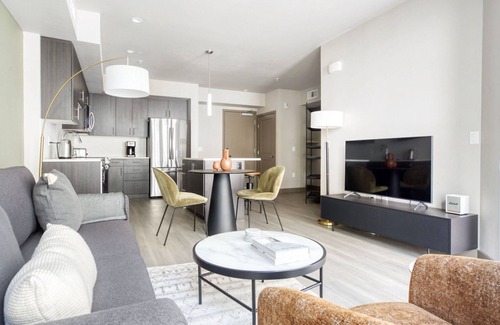 Central District Apartment | Classic Fremont 1BR with Rooftop Pool & Pet-Friendly Stay