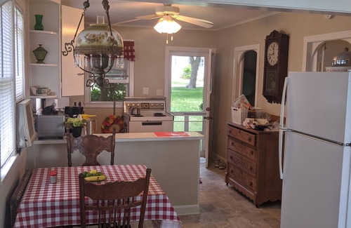 Markesan Cottage | Lakefront Green Lake Cottage with Deck and Pet-Friendly Amenities