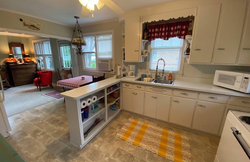 Markesan Cottage | Lakefront Green Lake Cottage with Deck and Pet-Friendly Amenities