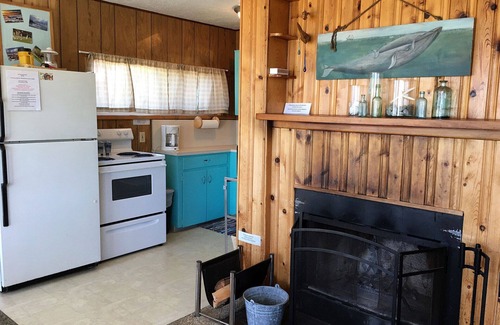 Edgewater Shores Cottage | Romantic Oceanfront Cottage: Pet-Friendly Beach Escape