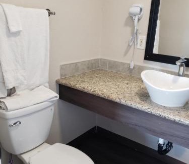 El Centro Hotel | Cozy Classic Inn and Suites: Ideal for Families and Pets