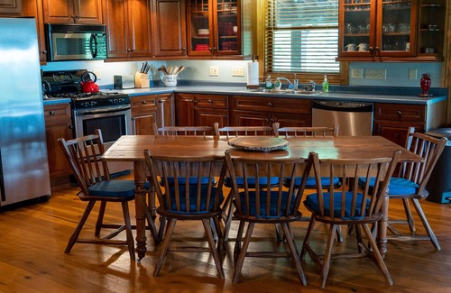 Taylorsville Cabin | Discover Classic Kentucky Farm: Your Bluegrass Adventure Awaits