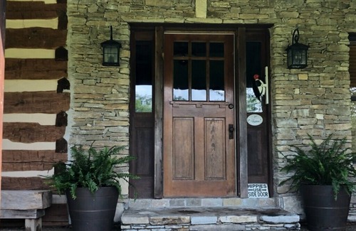 Taylorsville Cabin | Discover Classic Kentucky Farm: Your Bluegrass Adventure Awaits