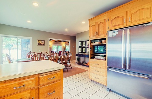 Lake Pocotopaug House | Idyllic Lake House with Private Waterfront & Kayaks Await